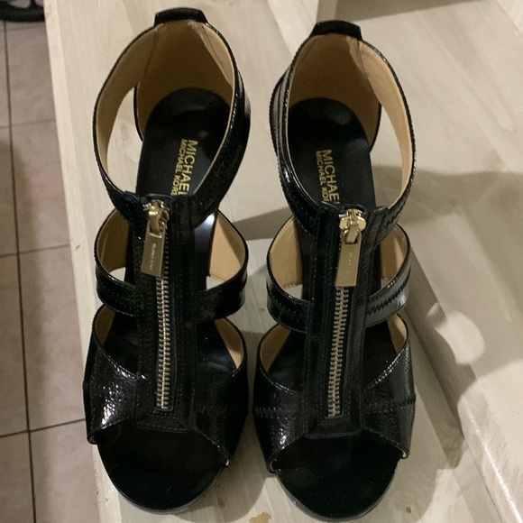 Michael Kors - Picture 1 of 4